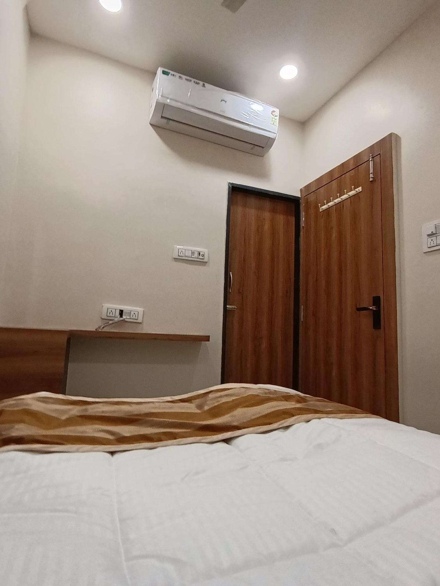 Shree Shyamraj Hotel ウッジャイン エクステリア 写真