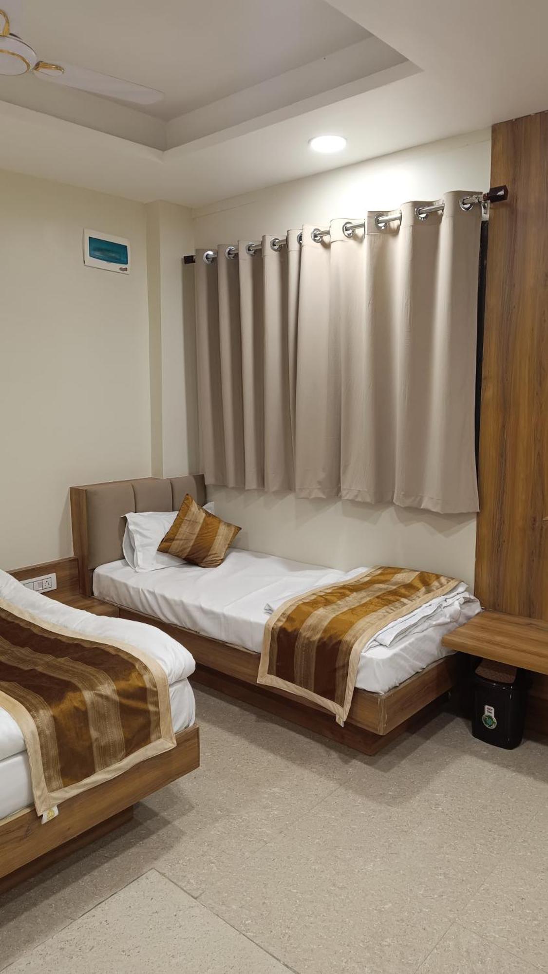Shree Shyamraj Hotel ウッジャイン エクステリア 写真