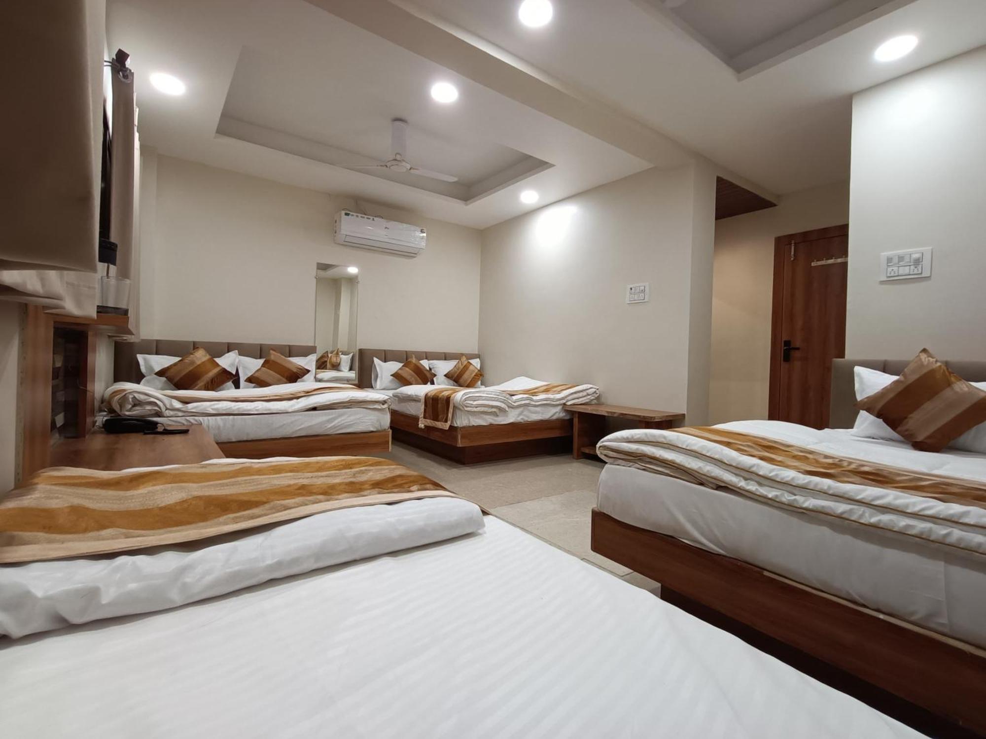 Shree Shyamraj Hotel ウッジャイン エクステリア 写真