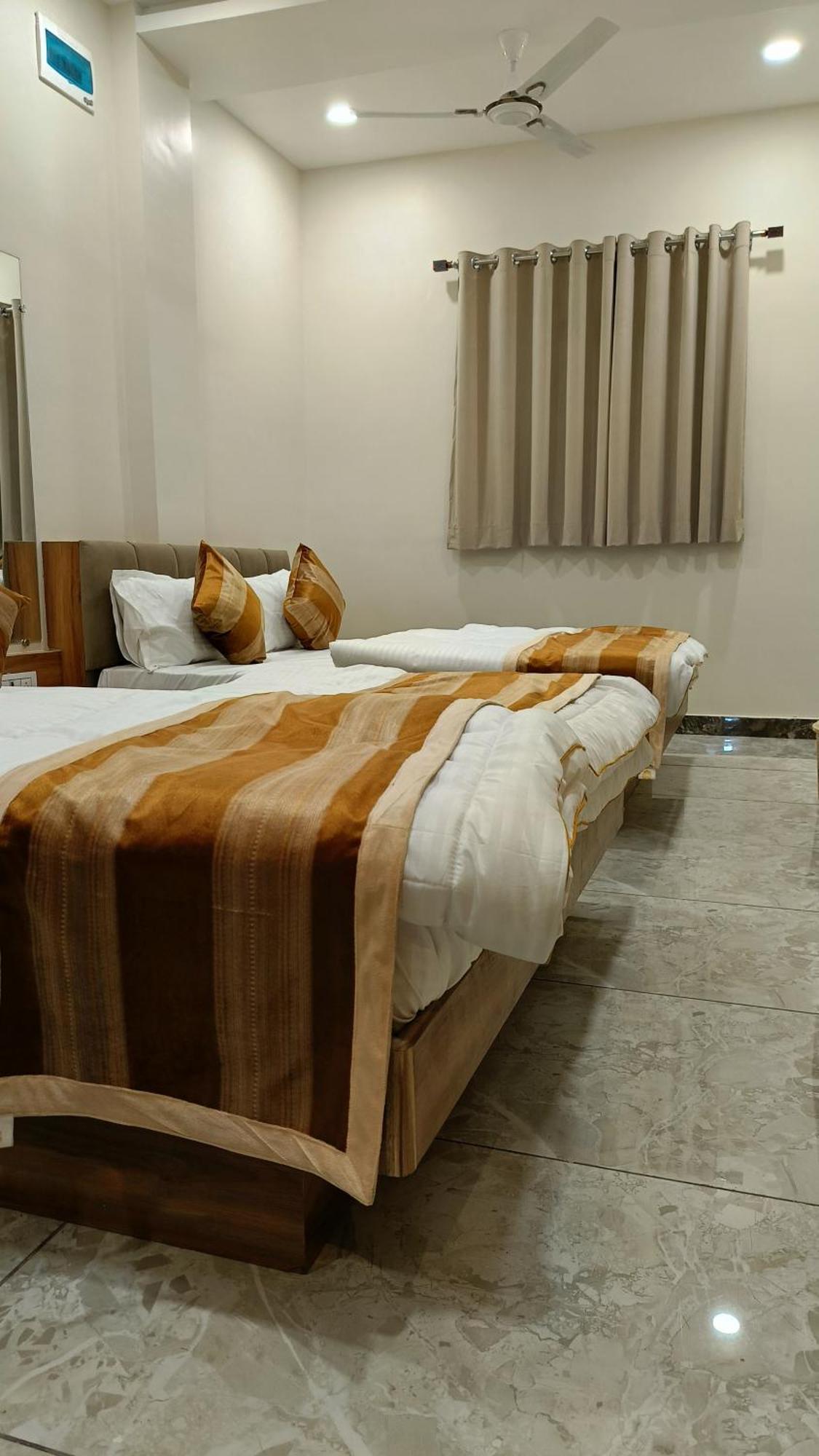 Shree Shyamraj Hotel ウッジャイン エクステリア 写真