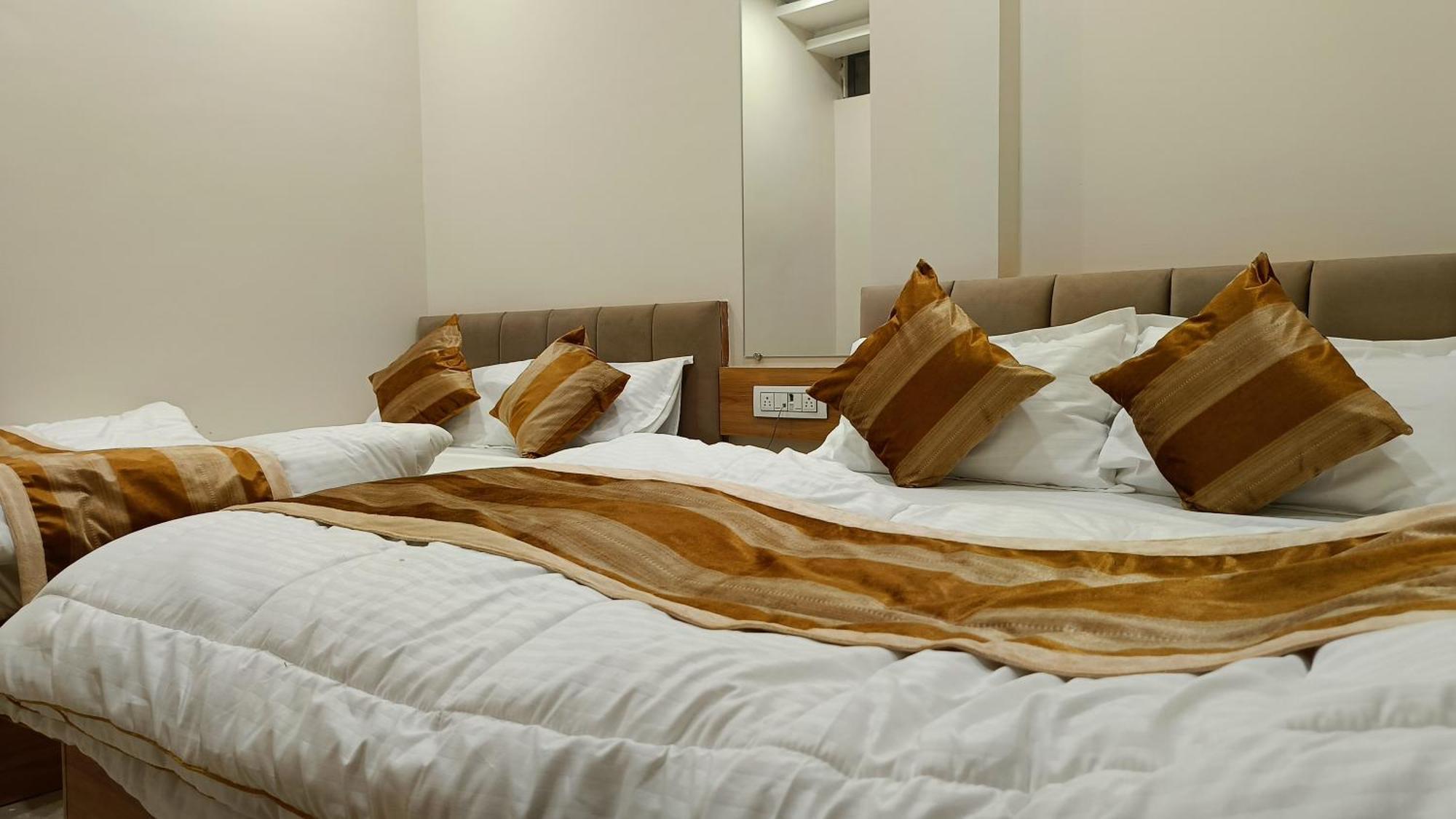 Shree Shyamraj Hotel ウッジャイン エクステリア 写真