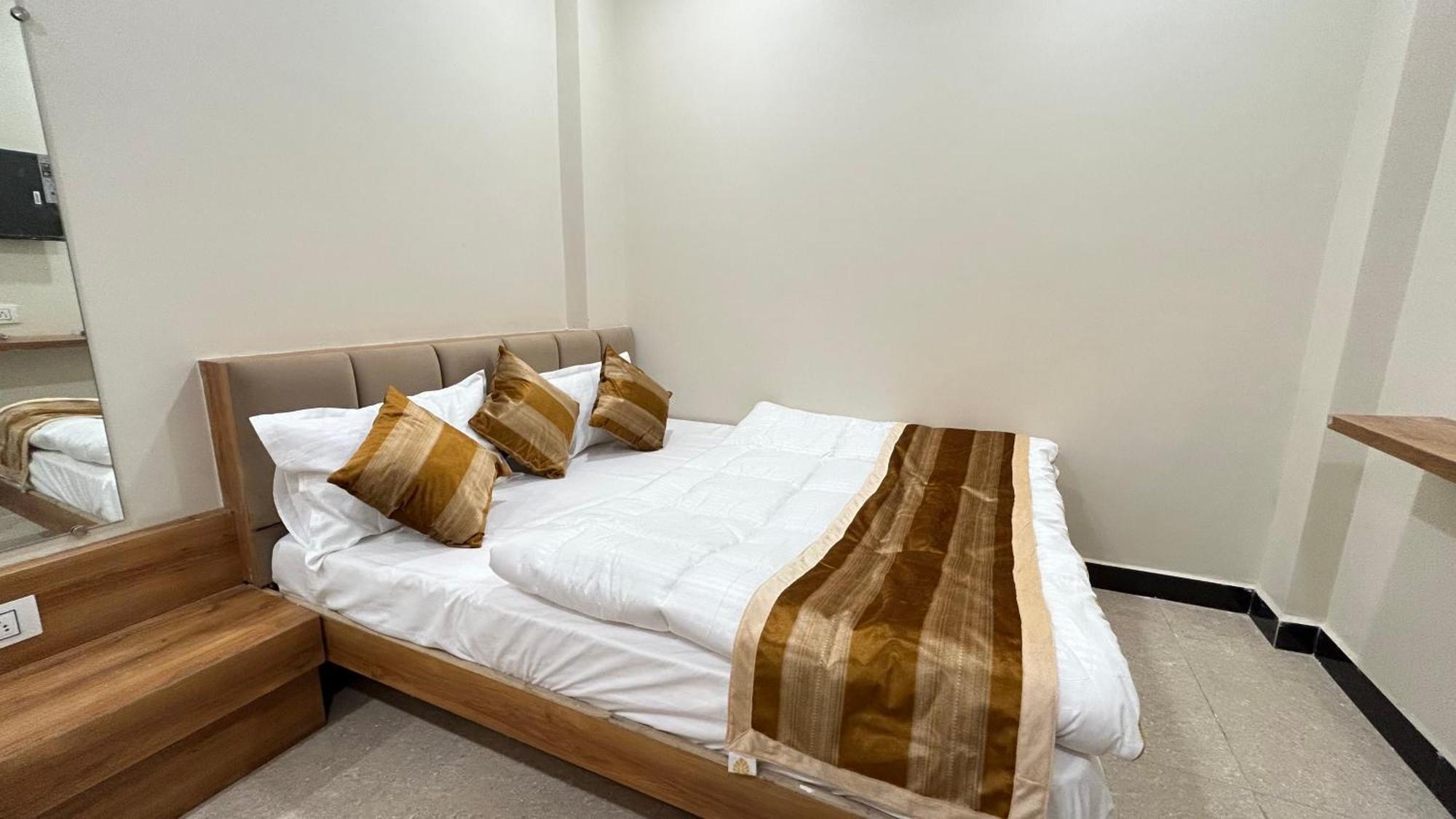 Shree Shyamraj Hotel ウッジャイン エクステリア 写真