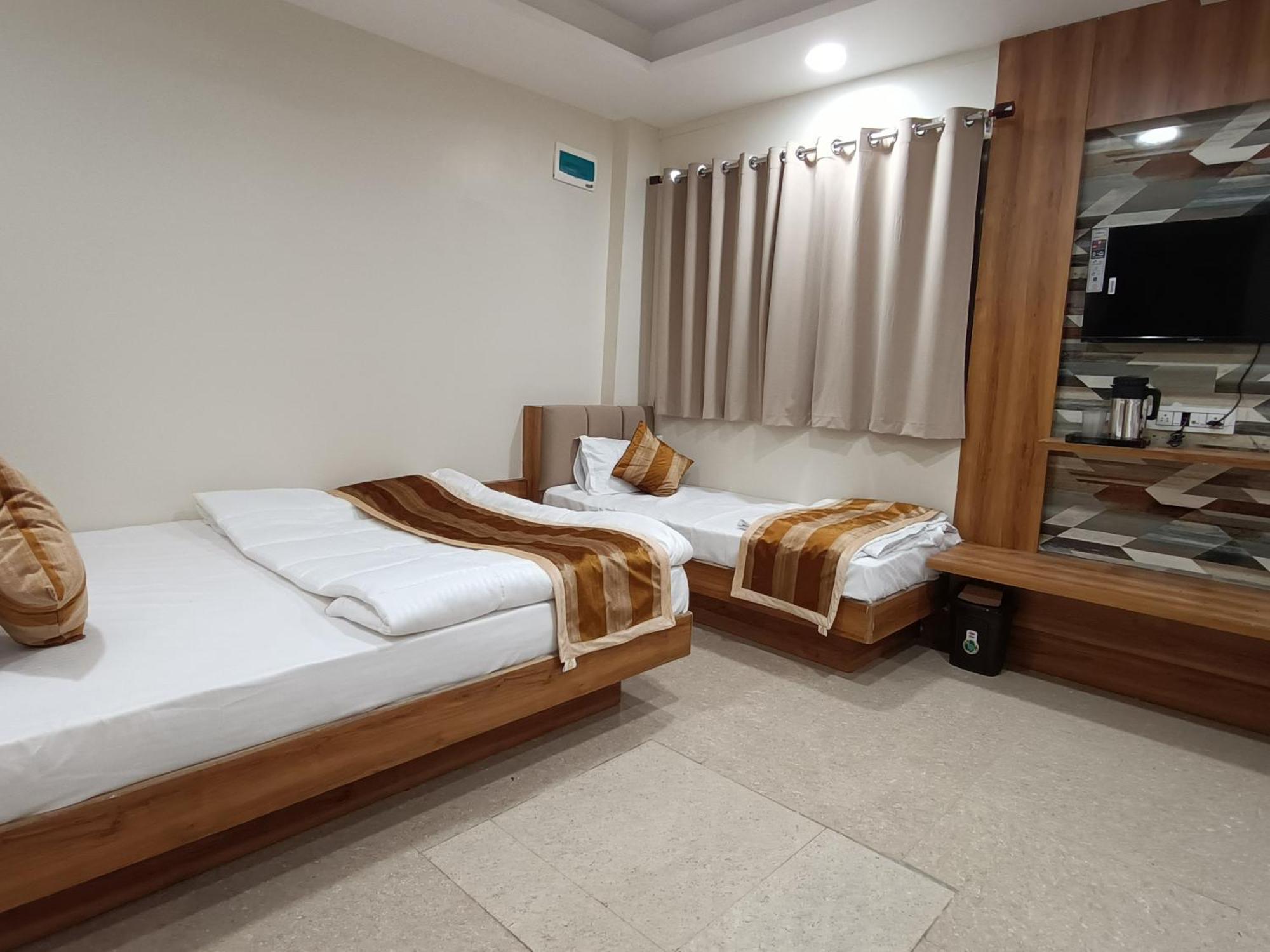Shree Shyamraj Hotel ウッジャイン エクステリア 写真