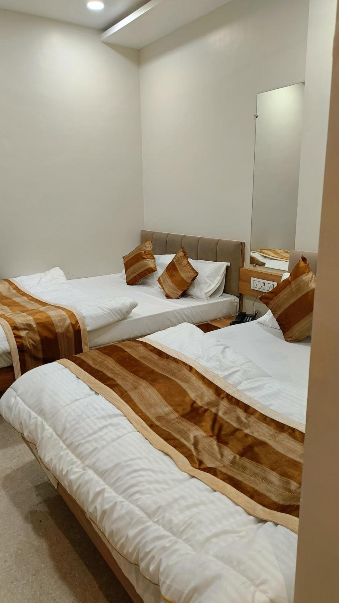 Shree Shyamraj Hotel ウッジャイン エクステリア 写真