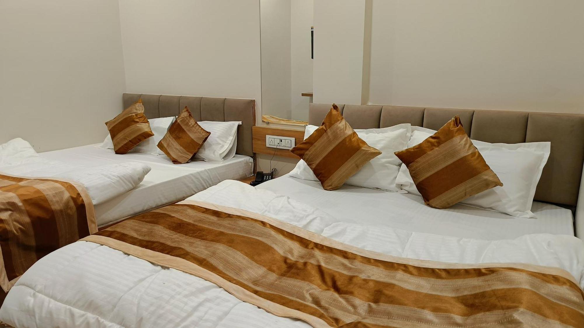 Shree Shyamraj Hotel ウッジャイン エクステリア 写真